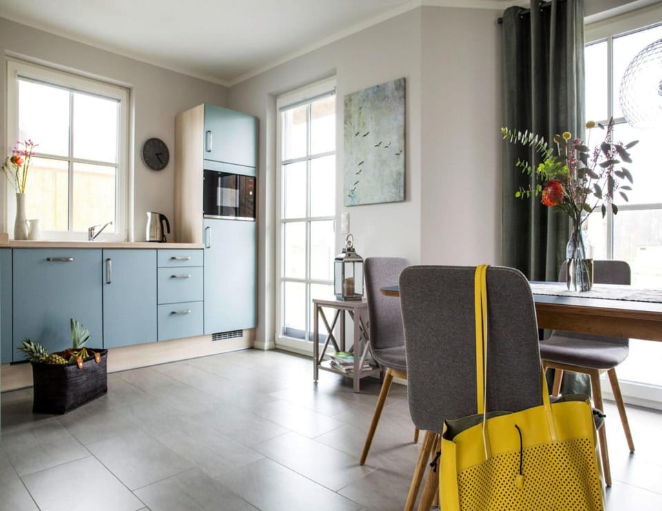 House | Private kitchen | Electric kettle, toaster, highchair