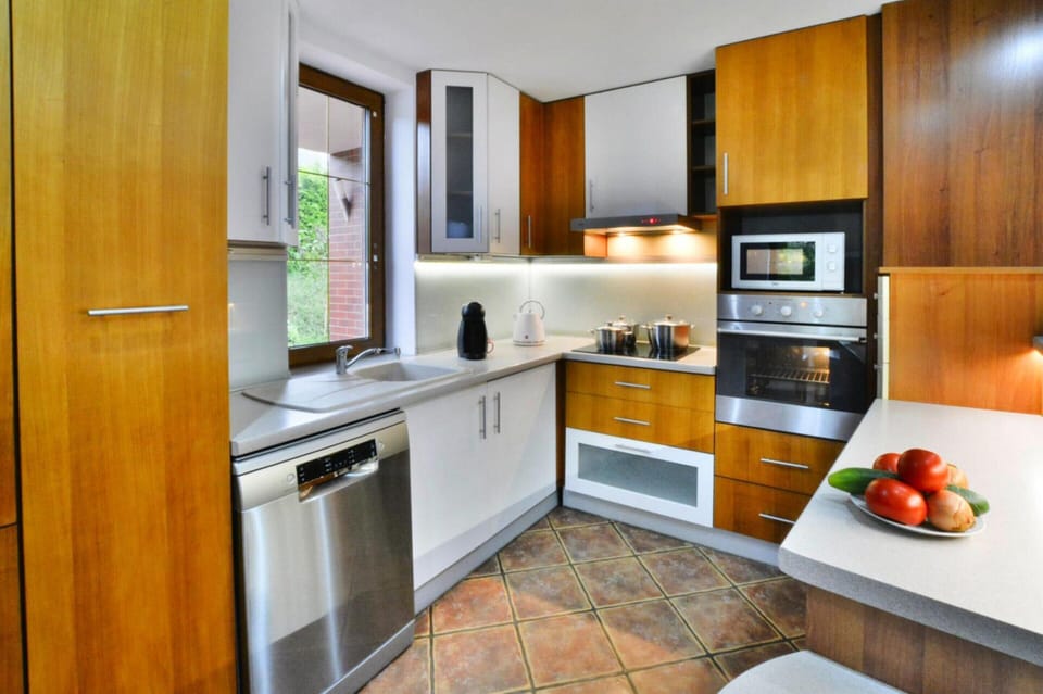 House | Private kitchen | Electric kettle, toaster, highchair