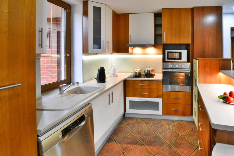 House | Private kitchen | Electric kettle, toaster, highchair