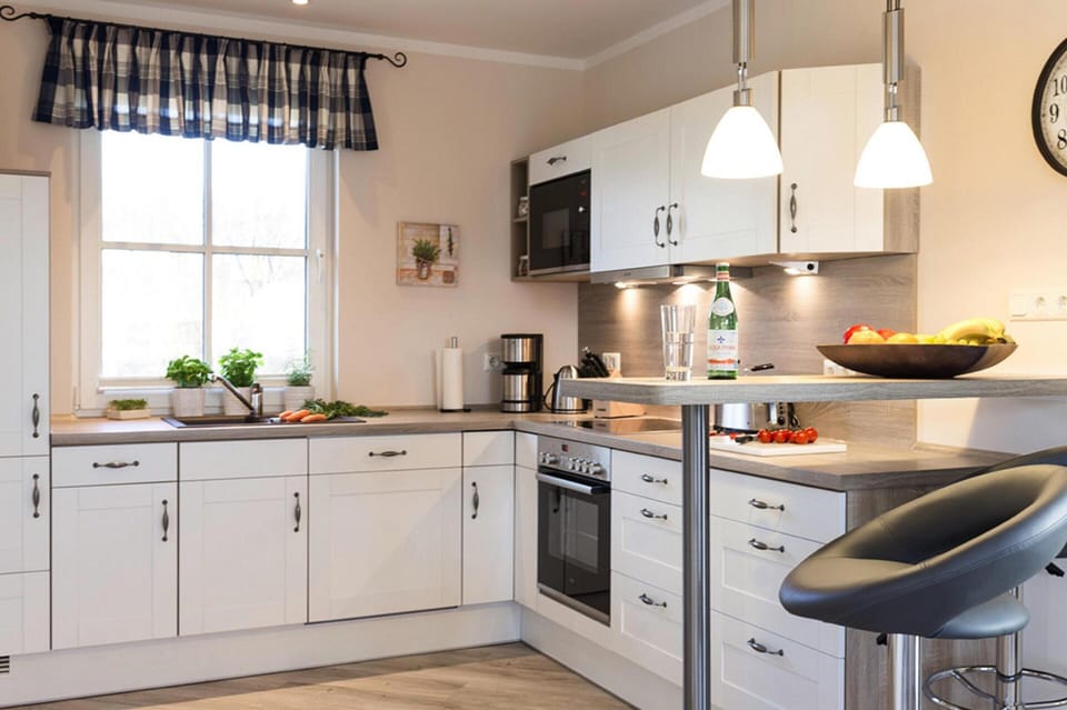 House | Private kitchen | Electric kettle, toaster, highchair