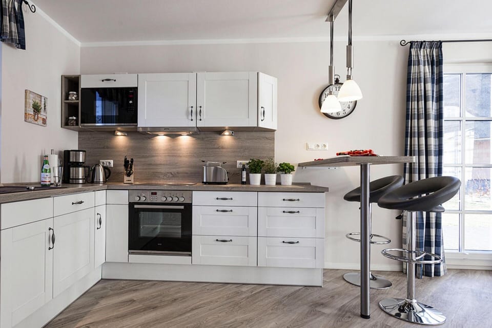 House | Private kitchen | Electric kettle, toaster, highchair