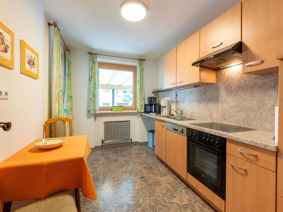Apartment | Private kitchen | Electric kettle, toaster