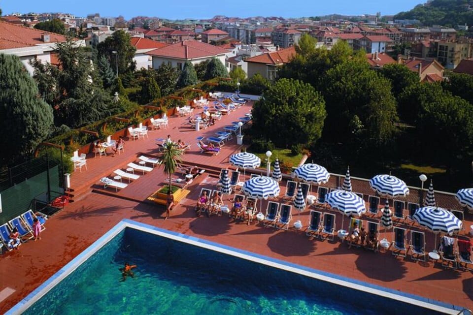 Apartment | Pool | Outdoor pool