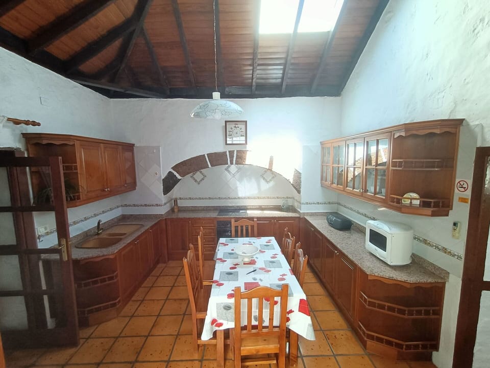 Bungalow | Private kitchen | Fridge