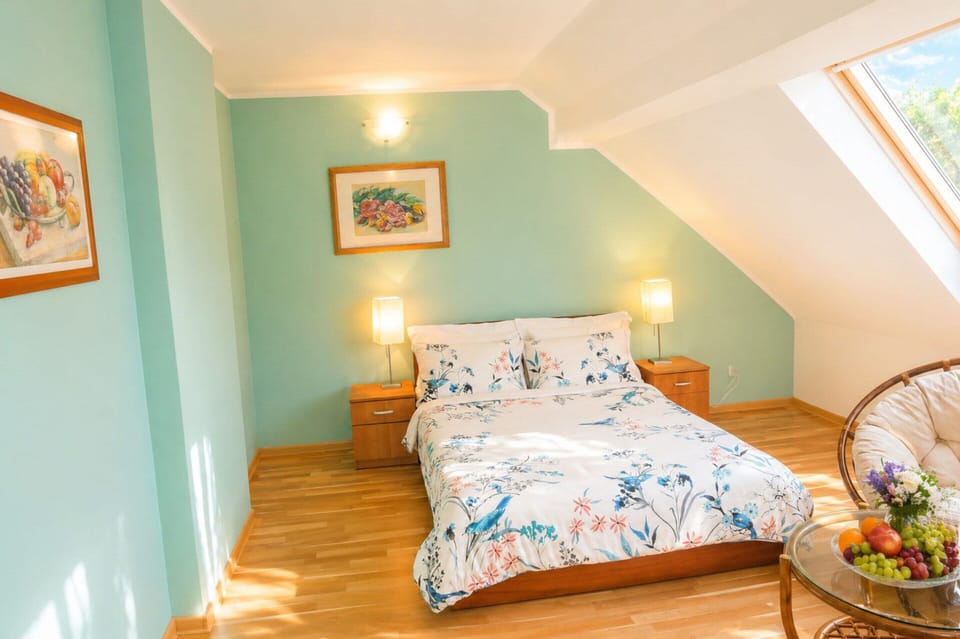 House | 4 bedrooms, individually furnished, bed sheets