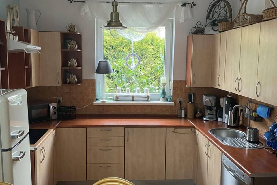 House | Private kitchen | Electric kettle, toaster, highchair