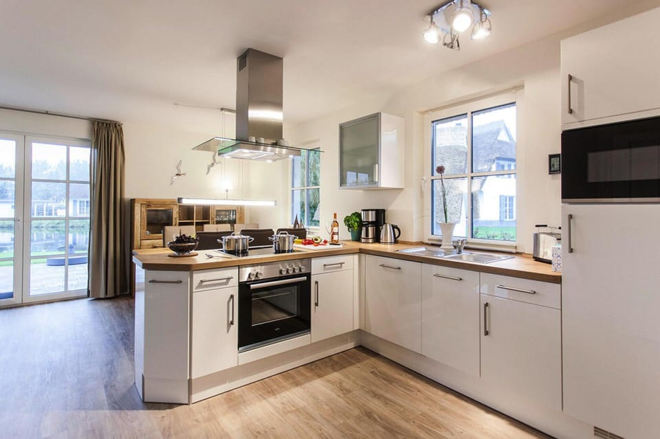 House | Private kitchen | Electric kettle, toaster, highchair