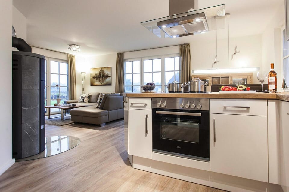 House | Private kitchen | Electric kettle, toaster, highchair