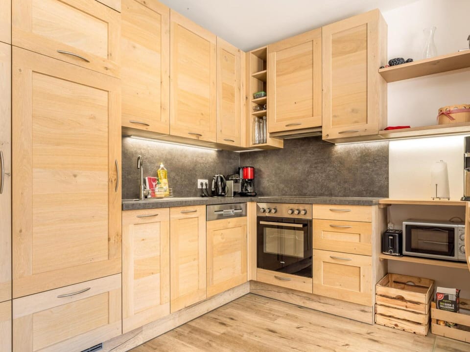 Chalet | Private kitchen | Electric kettle, toaster, highchair