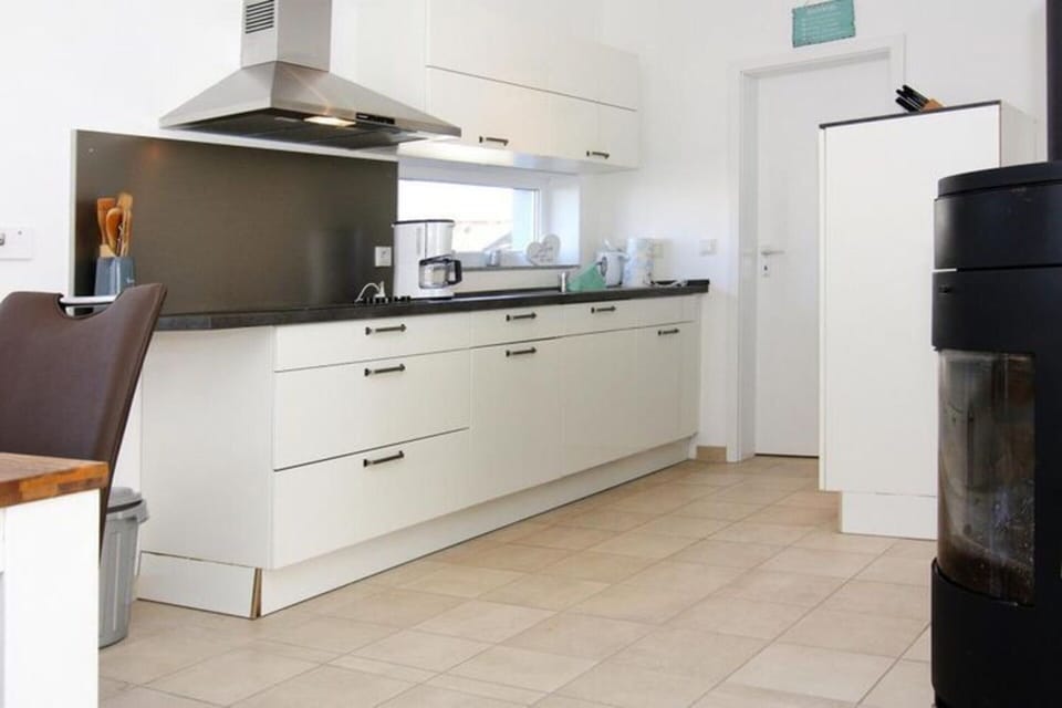 House | Private kitchen | Electric kettle, toaster, highchair