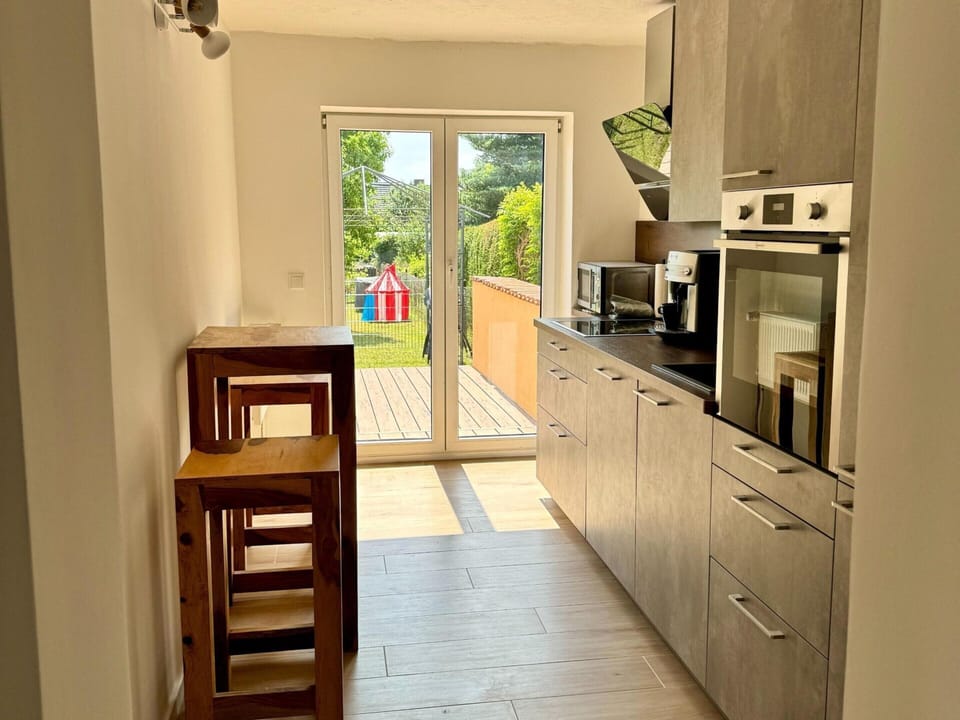 House | Private kitchen | Electric kettle, toaster