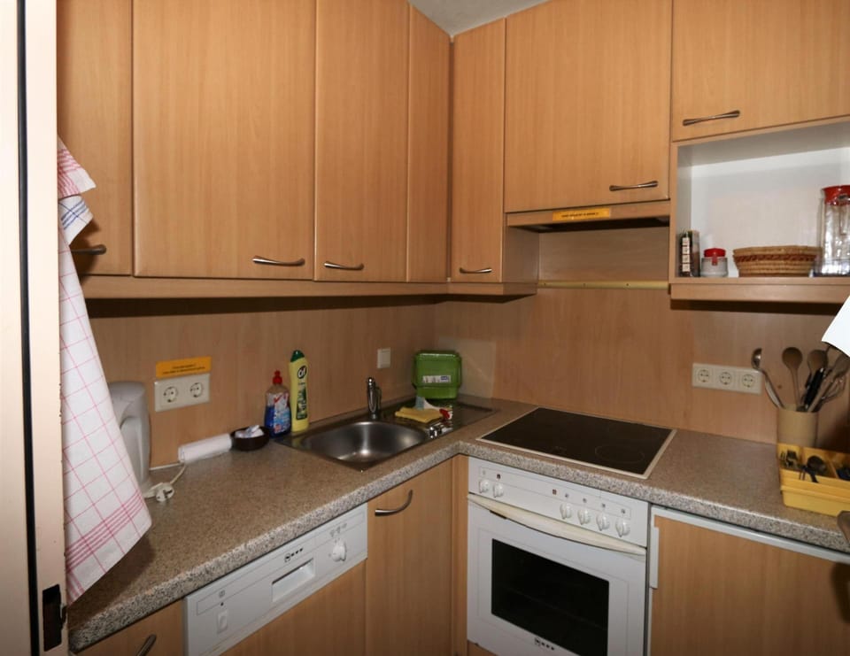 Apartment | Private kitchen | Toaster, highchair