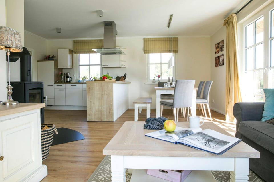House | Private kitchen | Electric kettle, toaster, highchair