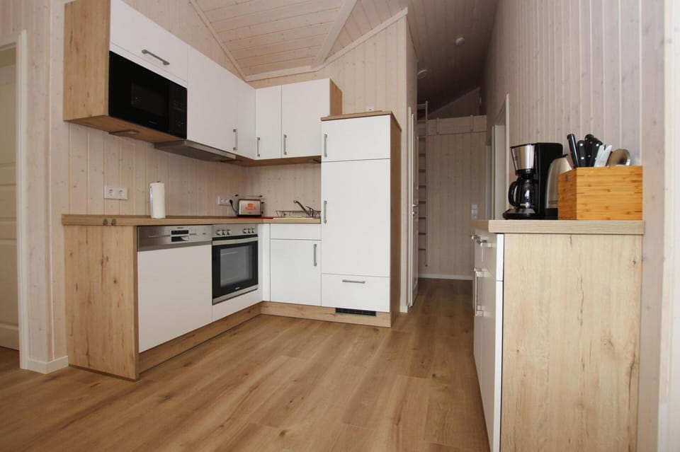 House | Private kitchen | Electric kettle, toaster, highchair