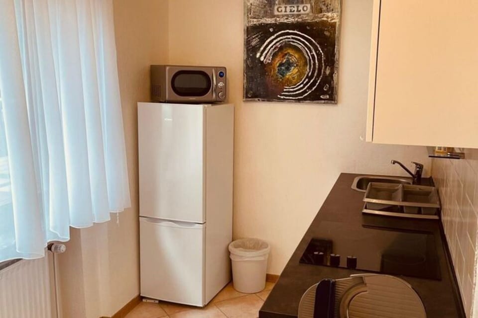 House | Private kitchen | Electric kettle, highchair