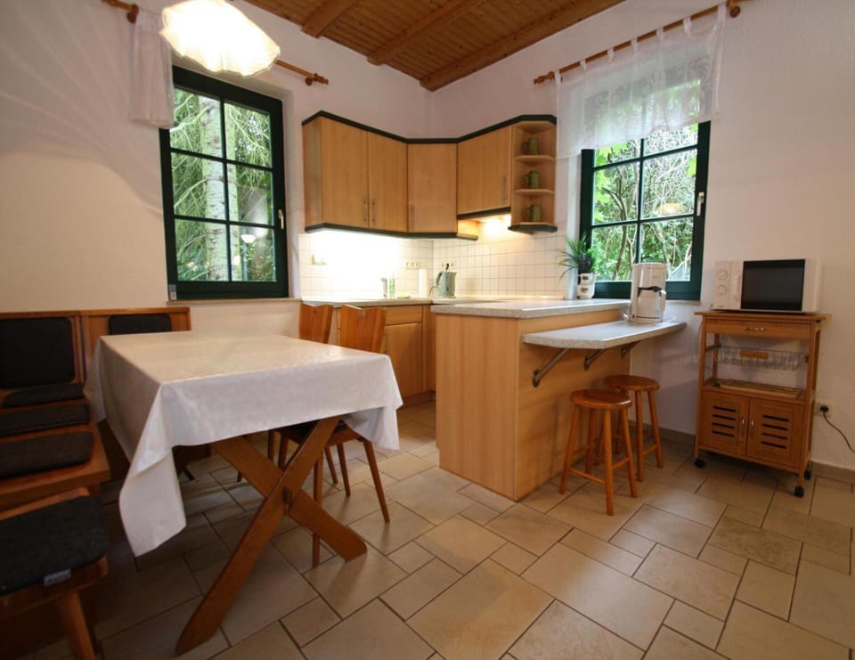 House | Private kitchen | Stovetop, electric kettle, toaster