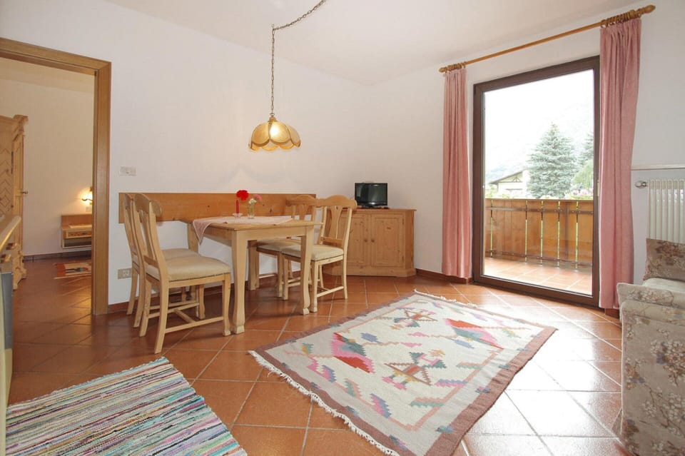 Apartment | Dining