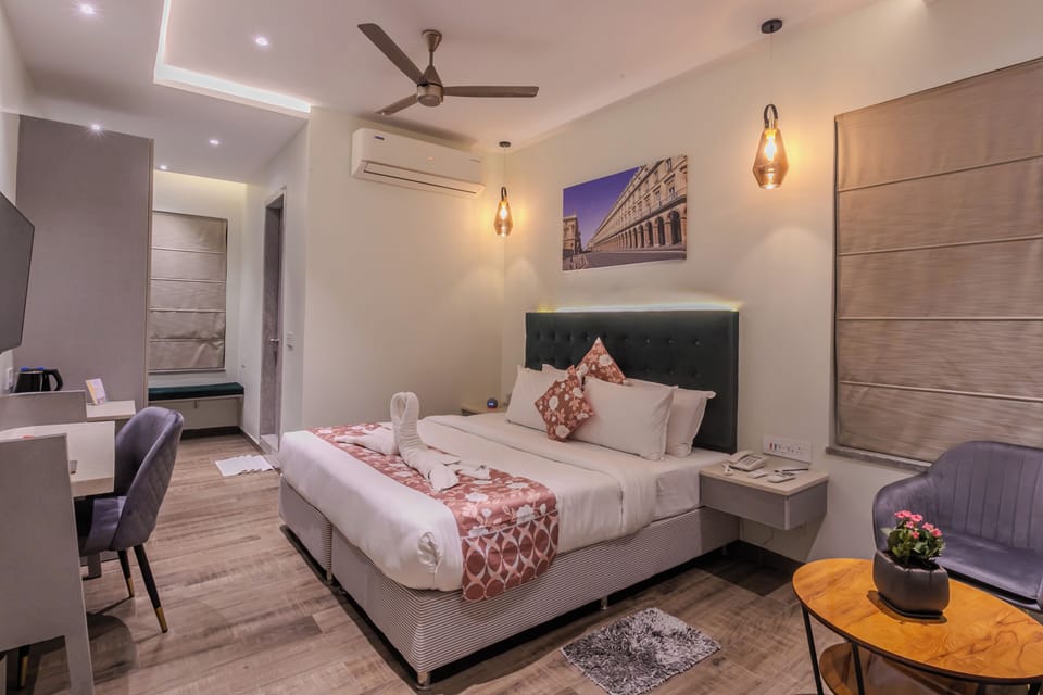 Deluxe Double Room | Egyptian cotton sheets, premium bedding, in-room safe, soundproofing
