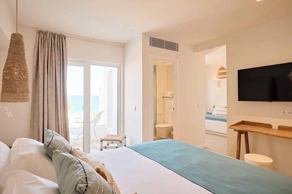 Junior Suite | Premium bedding, memory foam beds, minibar, in-room safe
