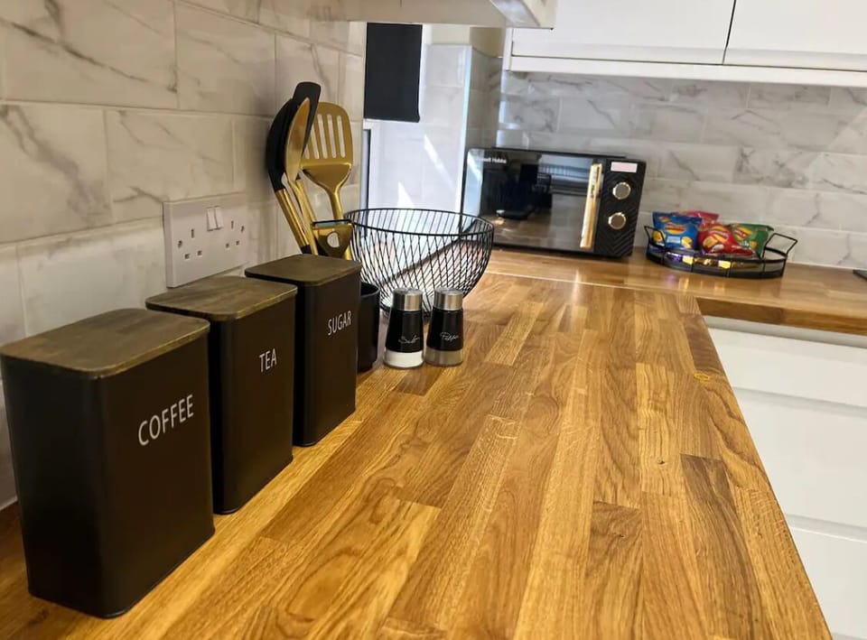House | Private kitchen | Fridge, microwave, oven, stovetop