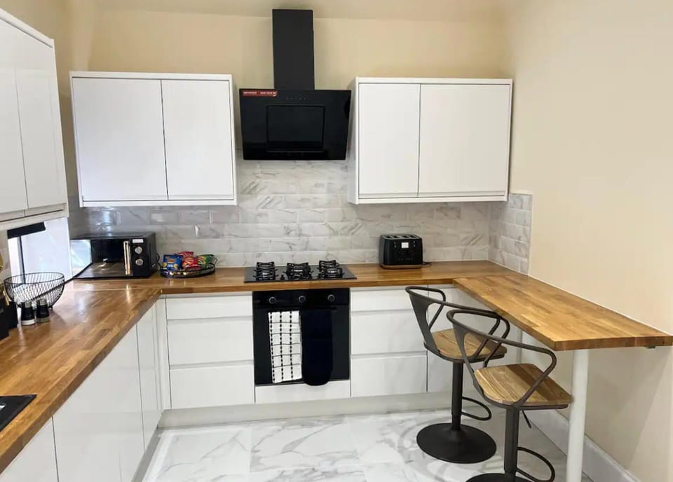House | Private kitchen | Fridge, microwave, oven, stovetop