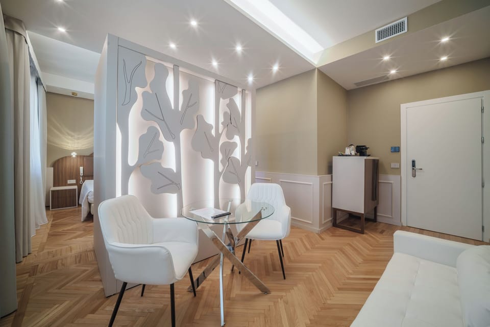 Elite Suite, City View | Hypo-allergenic bedding available, memory foam beds