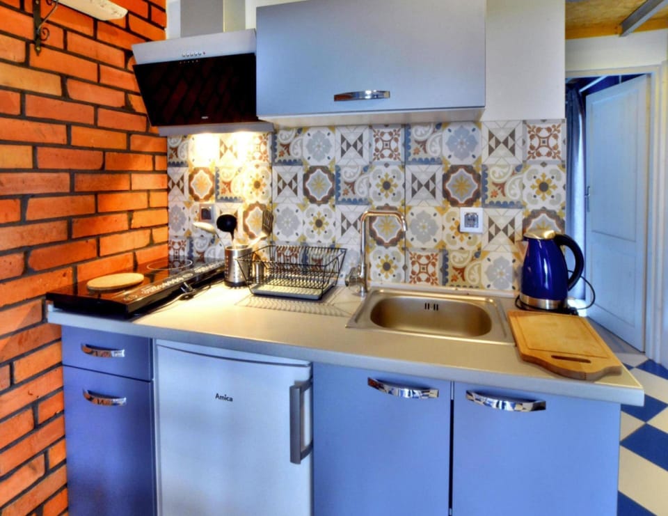 House | Private kitchen | Electric kettle, highchair