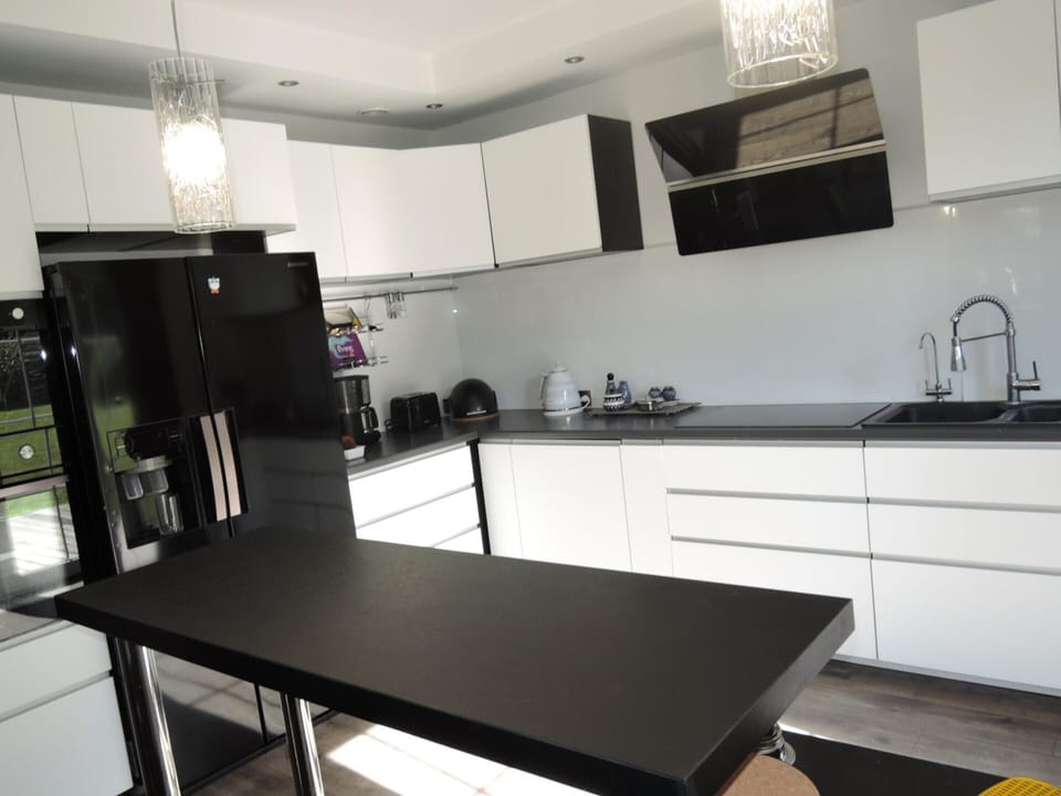 House | Private kitchen | Electric kettle, toaster, highchair