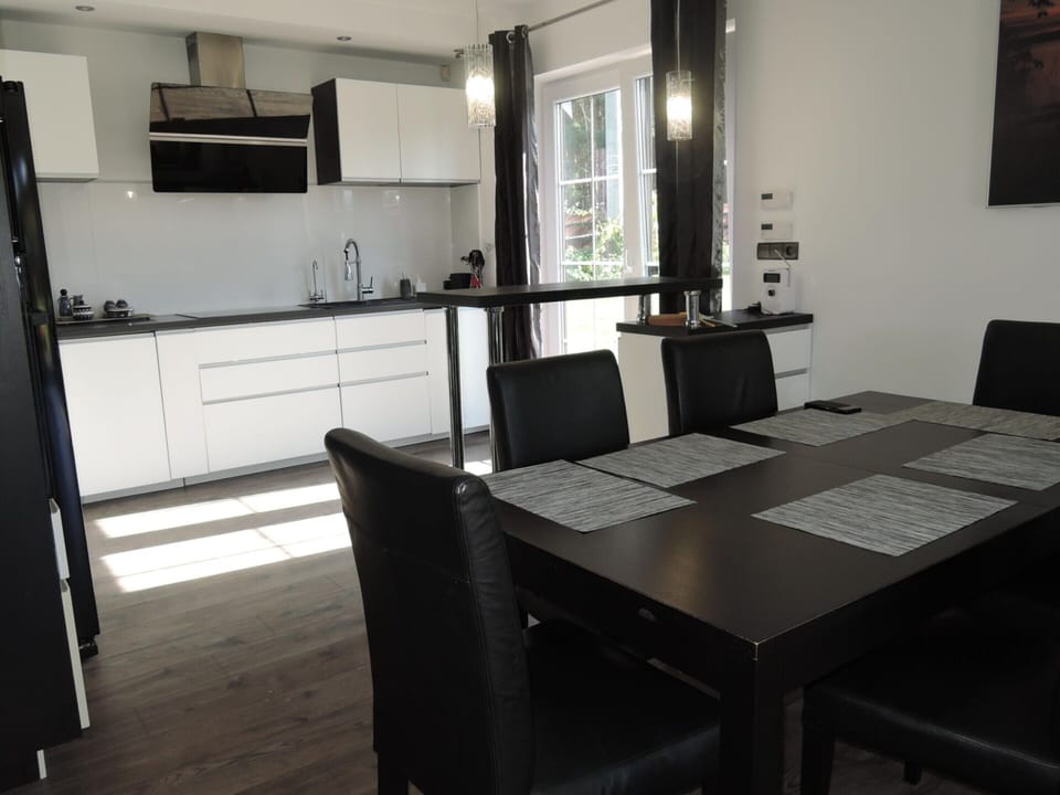 House | Private kitchen | Electric kettle, toaster, highchair