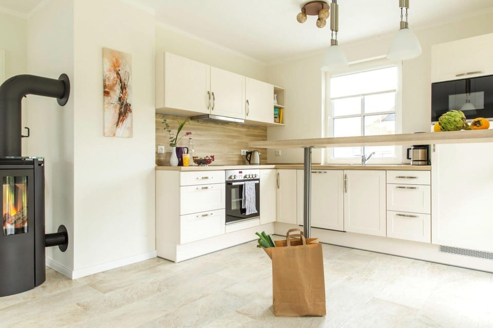 House | Private kitchen | Electric kettle, toaster, highchair