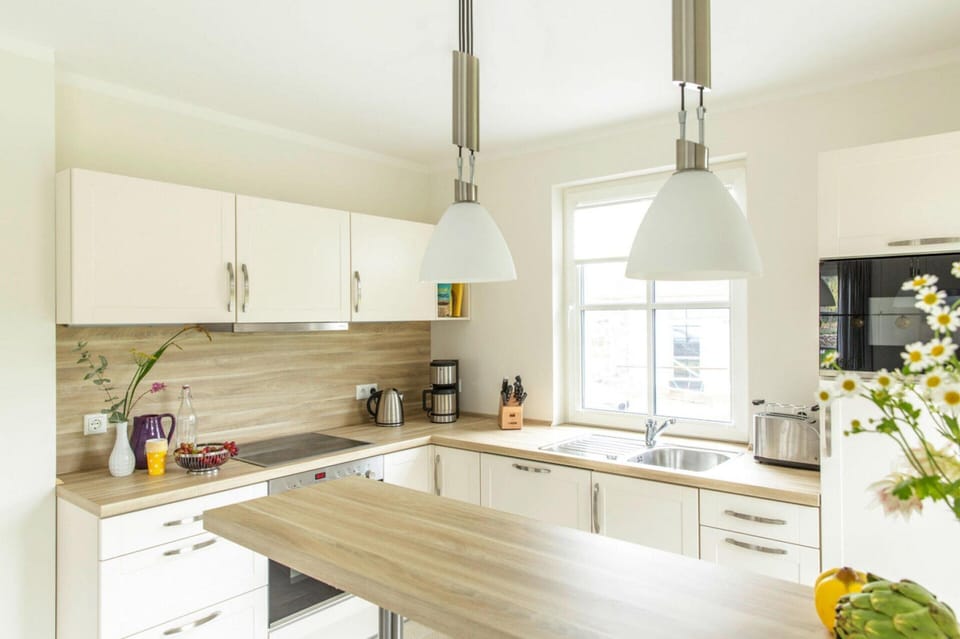 House | Private kitchen | Electric kettle, toaster, highchair
