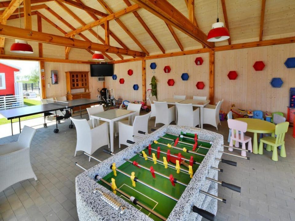 House | Game room