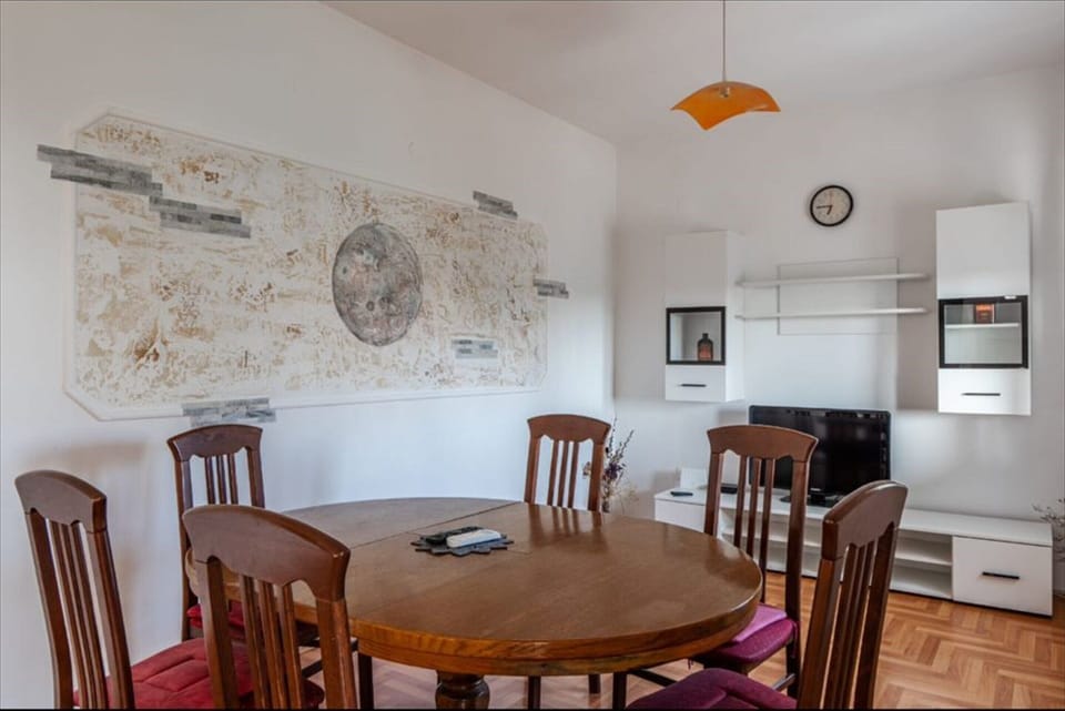 House | Dining