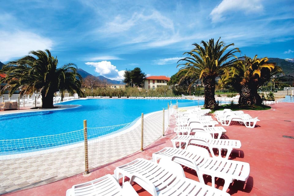 Apartment | Pool | Outdoor pool