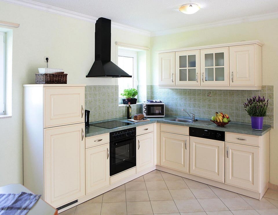 House | Private kitchen | Electric kettle, toaster, highchair