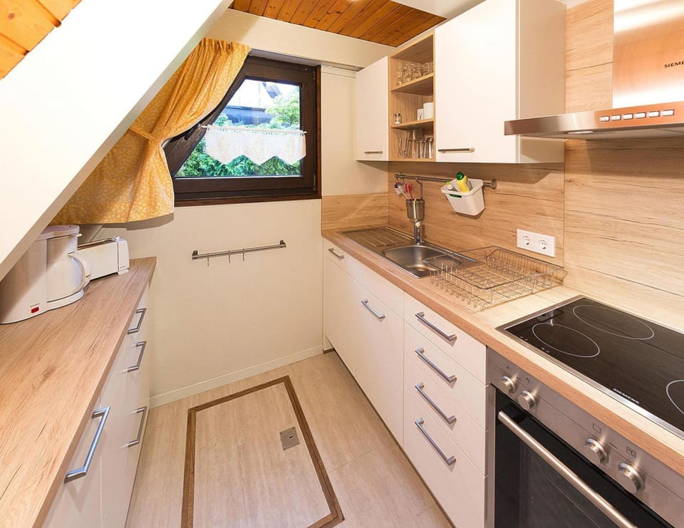 House | Private kitchen | Fridge, stovetop, coffee/tea maker, electric kettle