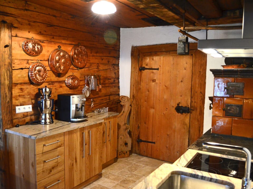 House | Private kitchen | Stovetop, electric kettle, toaster