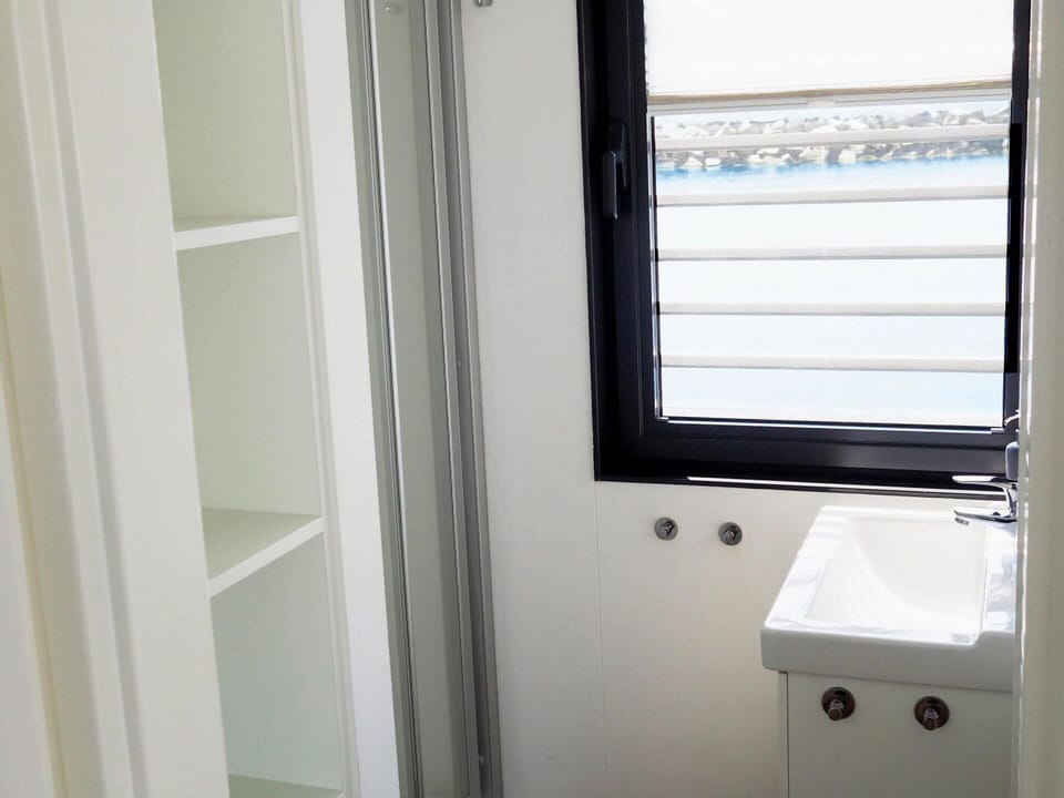 Mobile Home | Bathroom