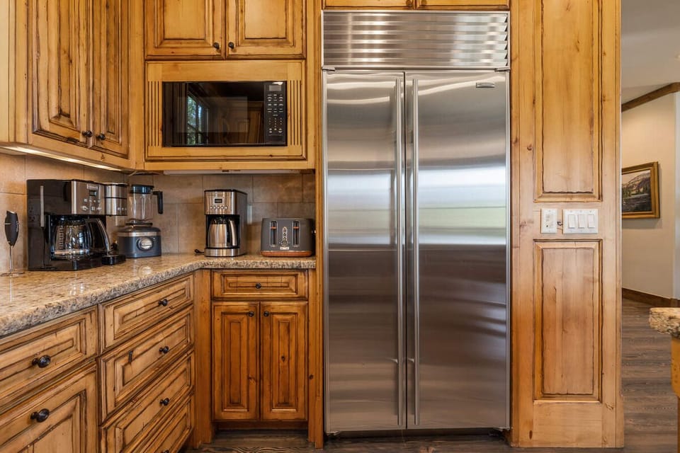 Start mornings smoothly with stocked appliances and ample storage.