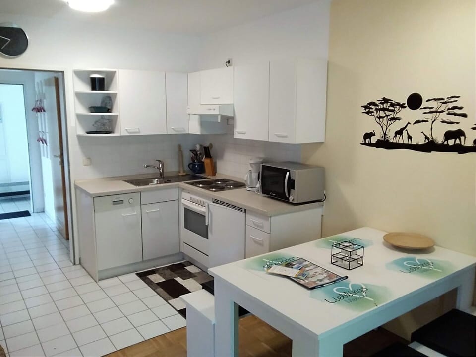 Apartment | Private kitchen | Highchair