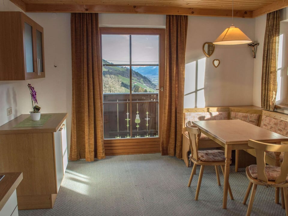 Apartment | Dining