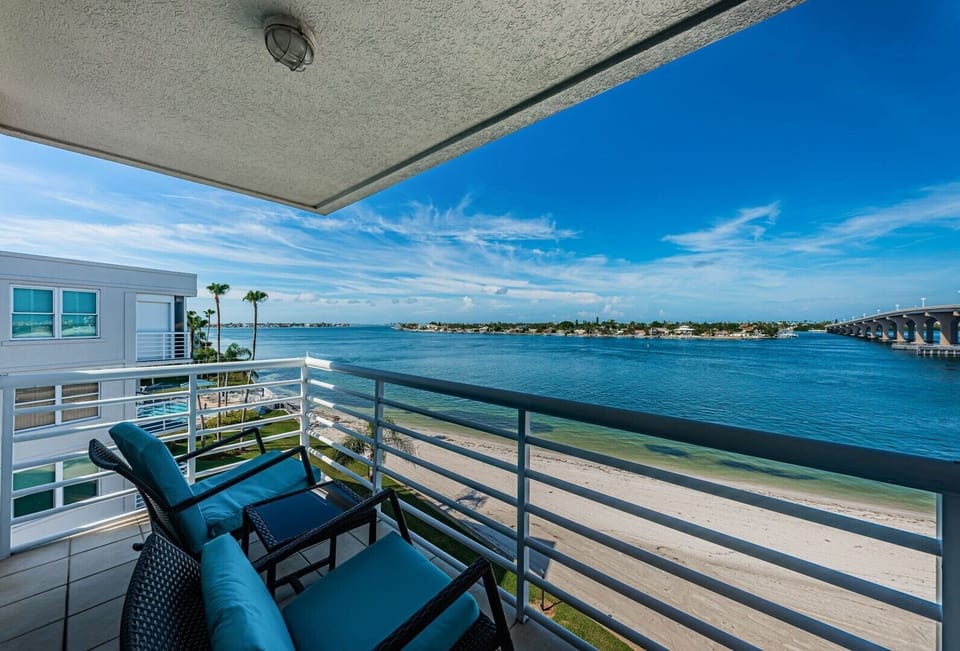 1-web-or-mls-Balcony 1