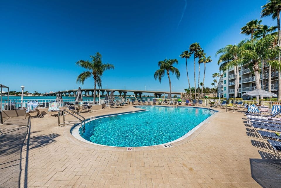 26-web-or-mls-Pool 1