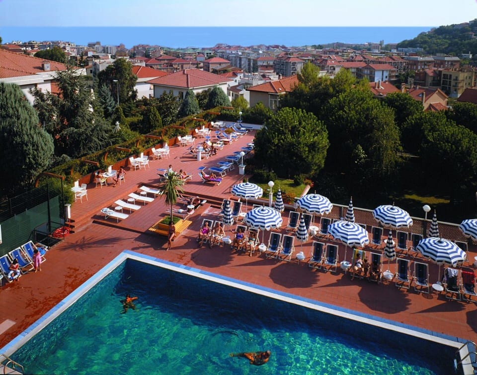 Apartment | Pool | Outdoor pool