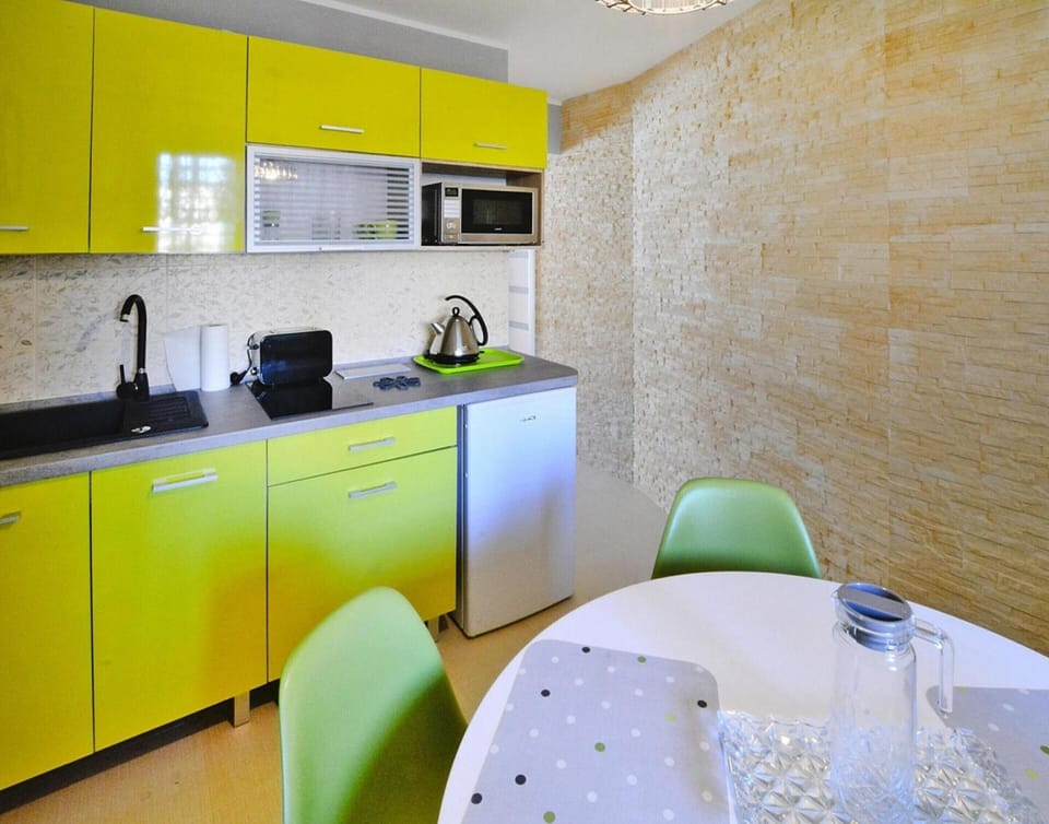 Apartment | Private kitchen | Highchair