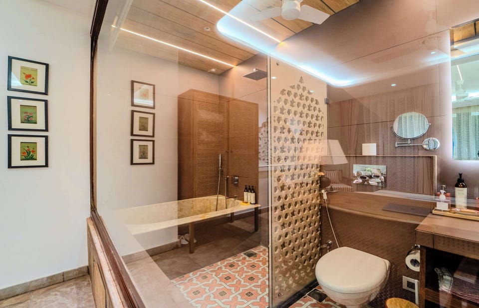 Jaipur Room | Bathroom | Deep soaking tub, hair dryer, bathrobes, slippers