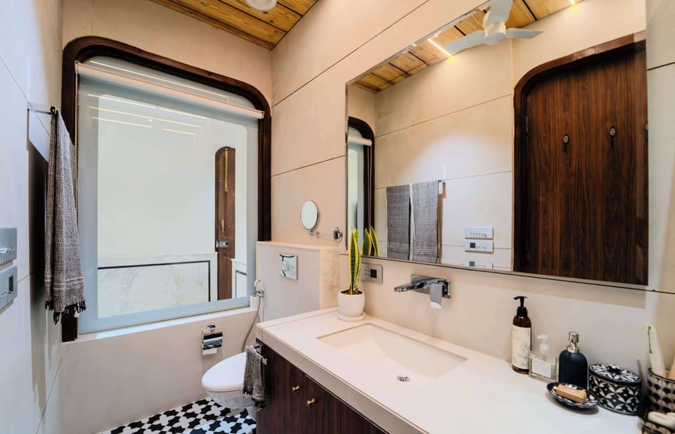 Udaipur Room | Bathroom | Deep soaking tub, hair dryer, bathrobes, slippers