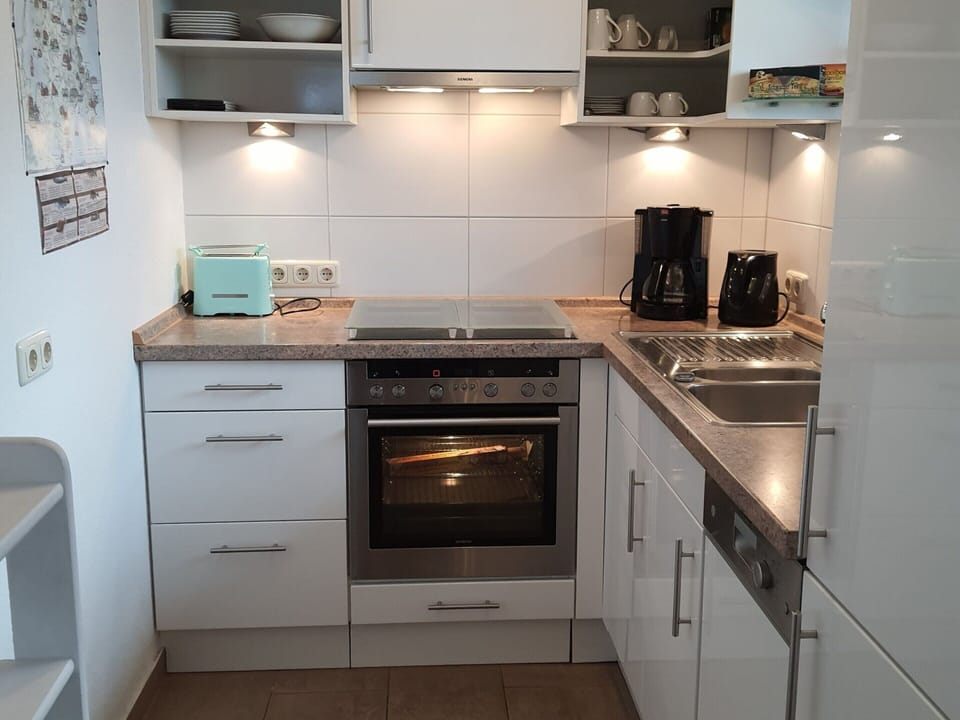 House | Private kitchen | Electric kettle, toaster