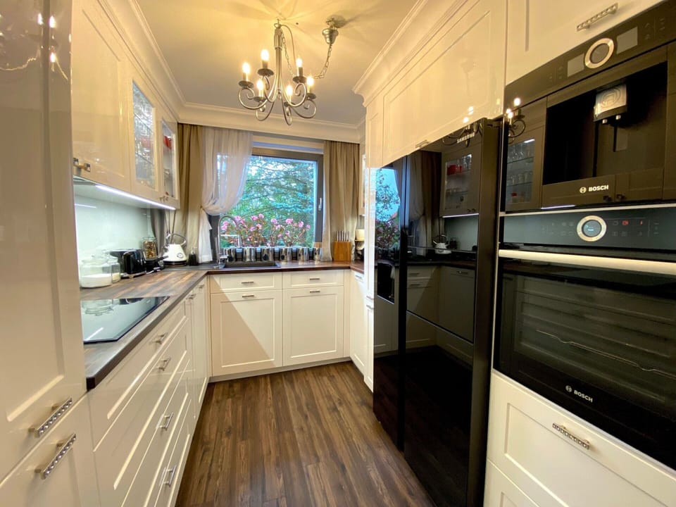 House | Private kitchen | Electric kettle, toaster, highchair