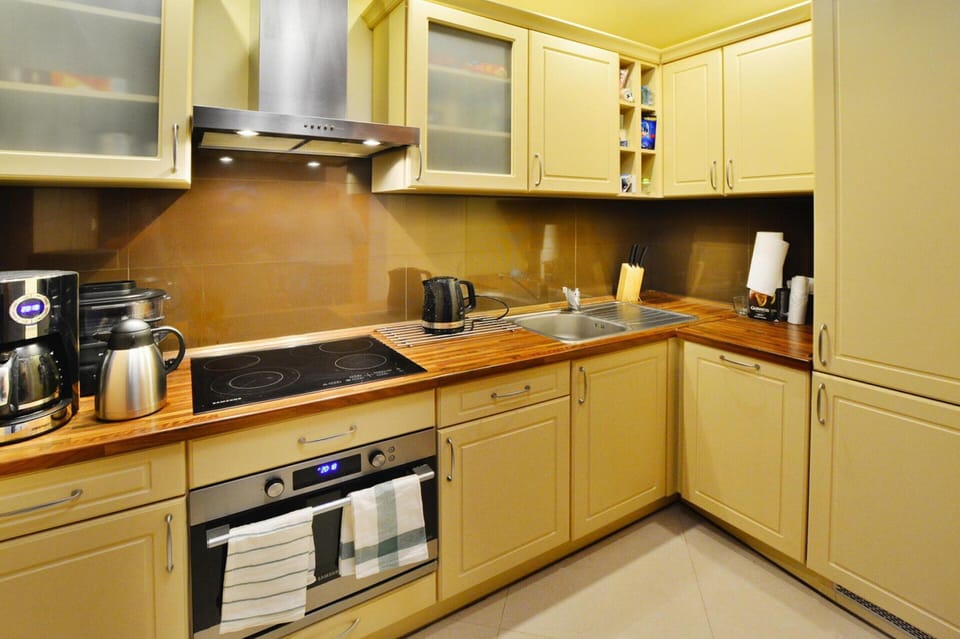 House | Private kitchen | Electric kettle, highchair